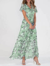 Elegantes Midi-Kleid in Grün mit Blumenprint – Ganzkörperaufnahme