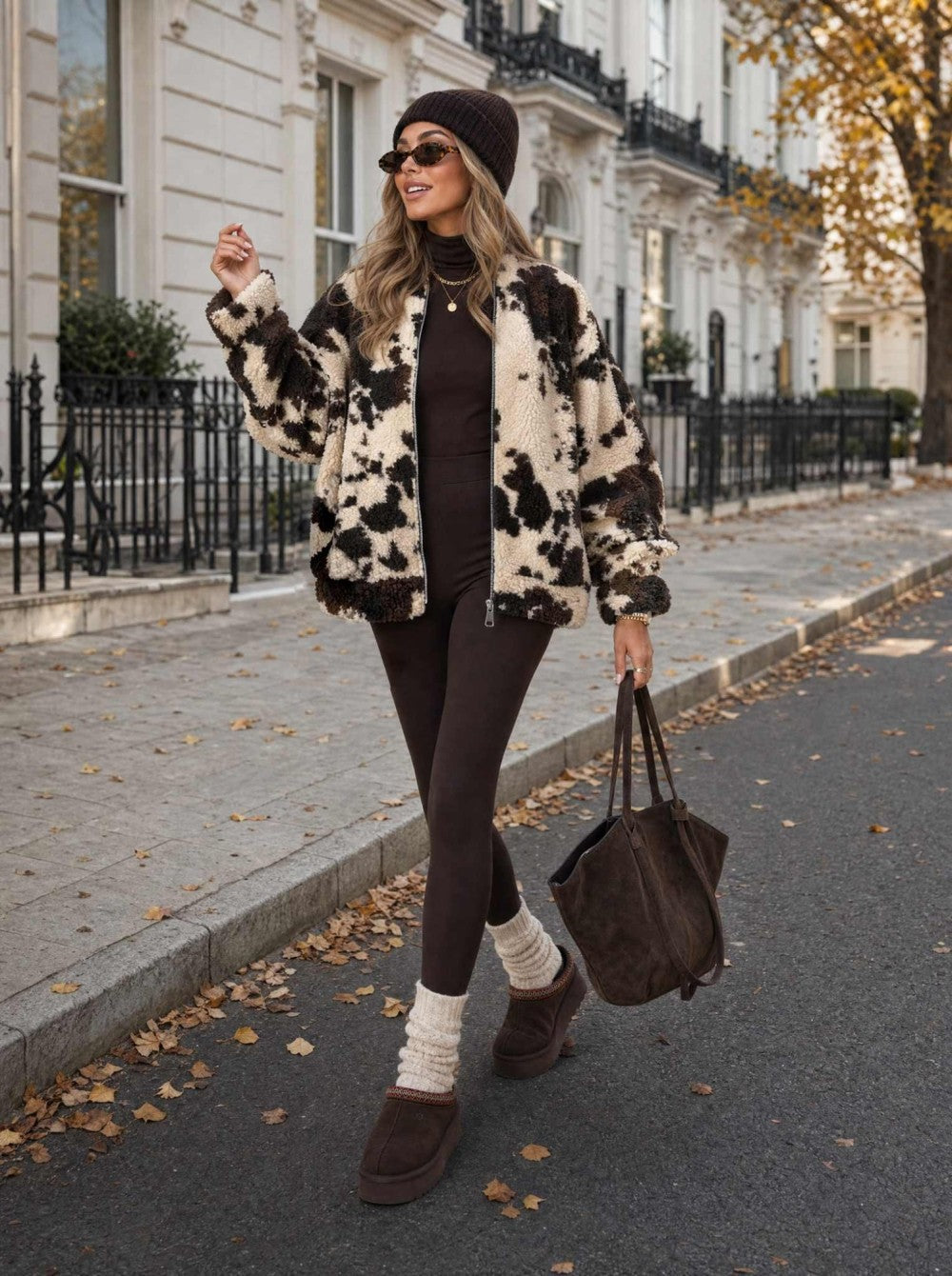 Mavie Oversized Teddy-Jacke mit Kuhmuster in Creme und Dunkelbraun
