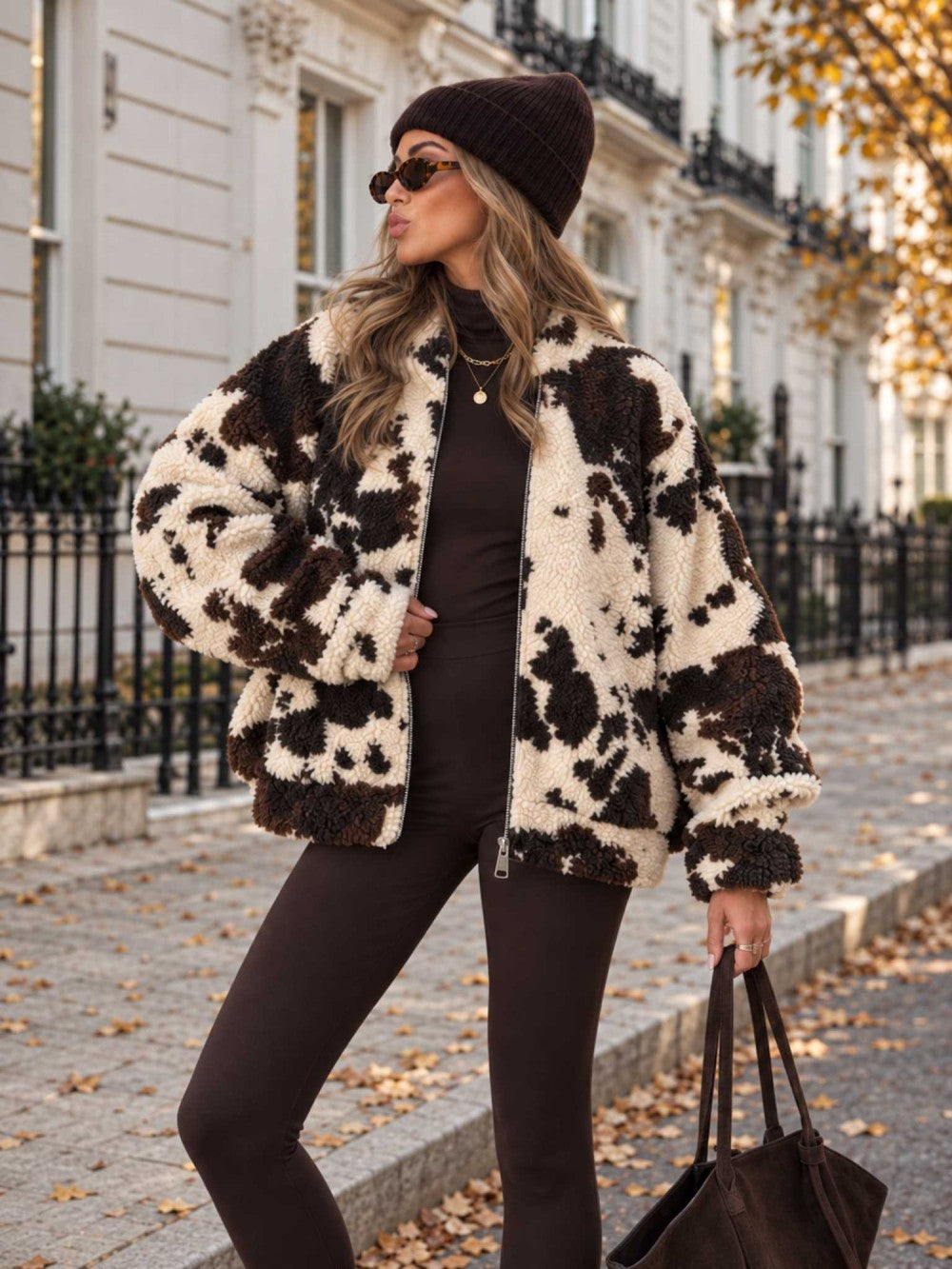 Teddy-Jacke mit Kuhmuster im cozy Herbstlook von Talaine