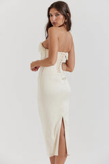 Pearl Embrace Kleid Rückenansicht mit Corset-Details