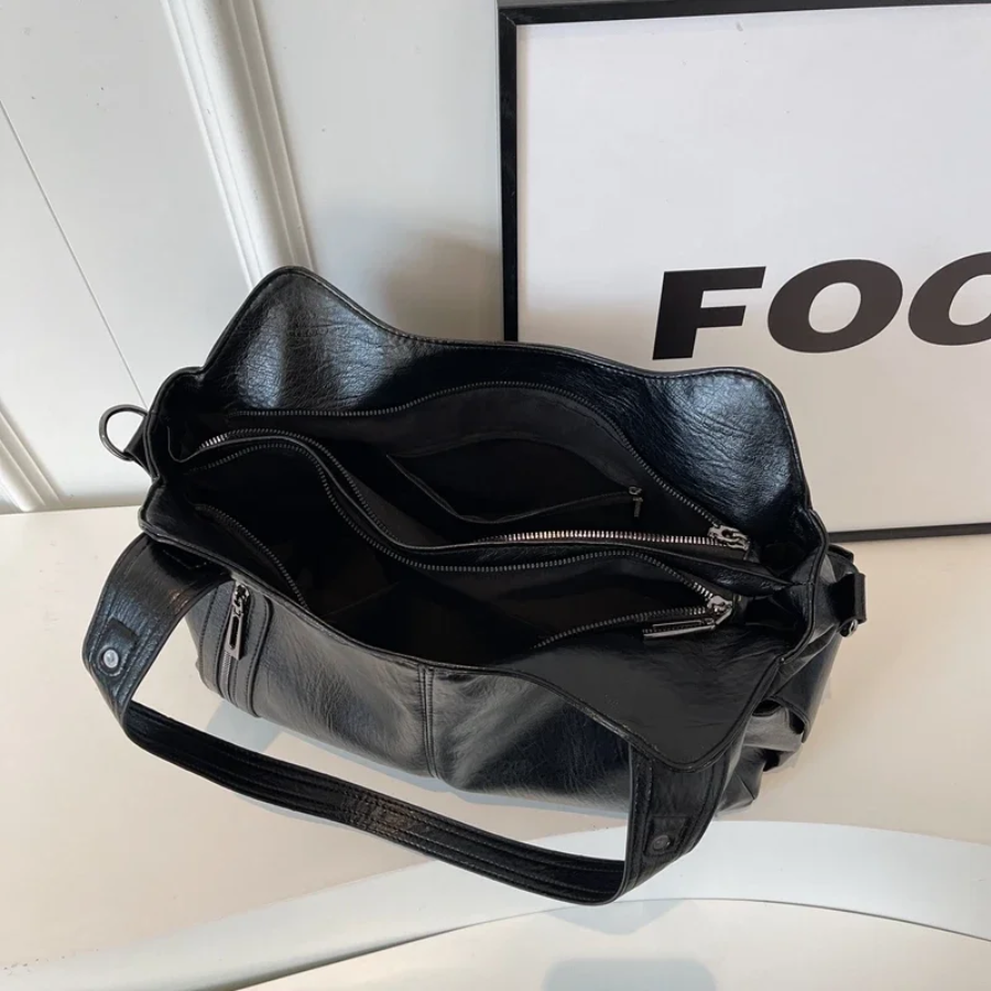 Amber | Stilvolle Schultertasche aus veganem Leder mit Crossbody-Option
