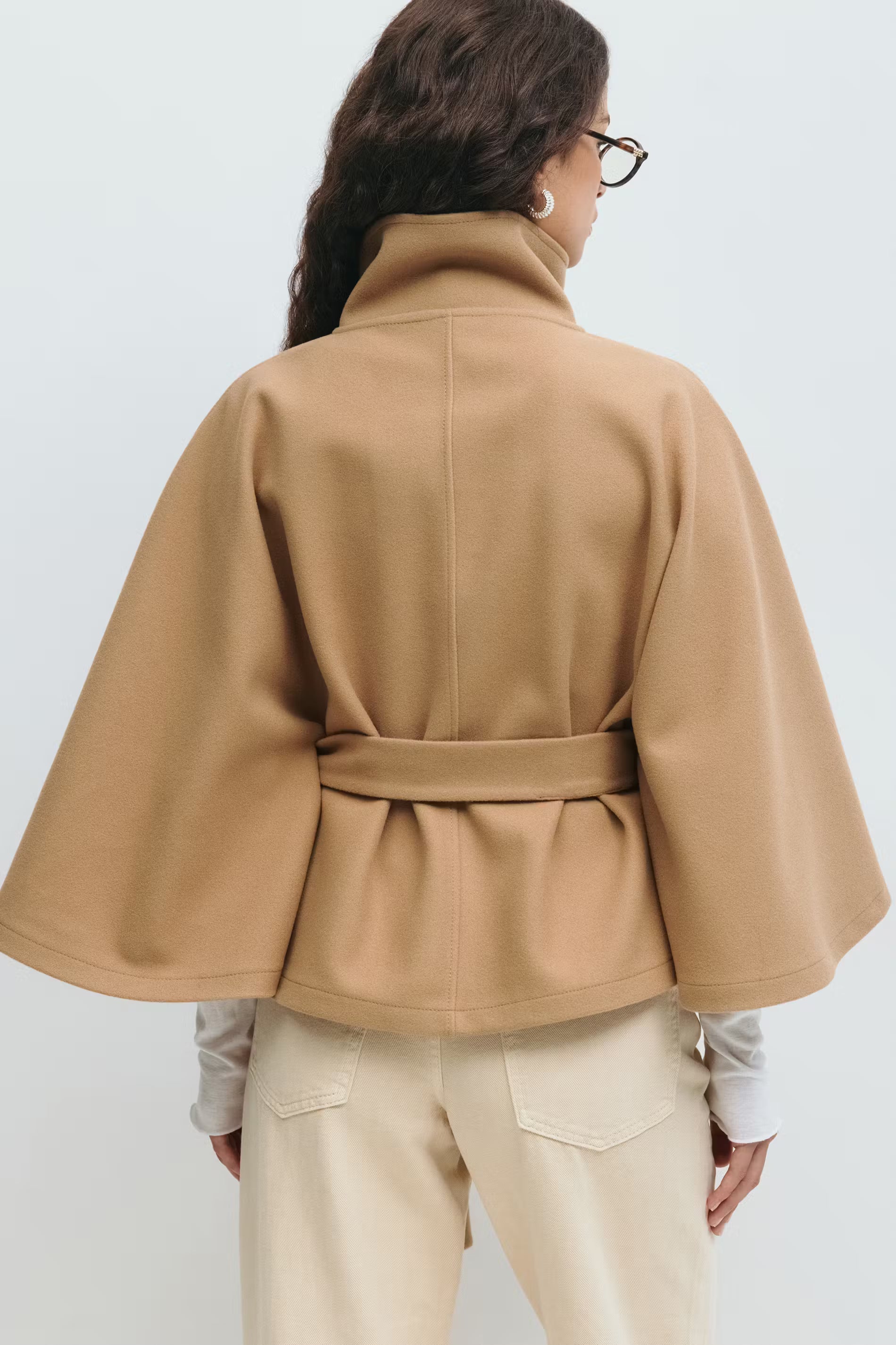 Loreza Cape Damenmantel in Beige mit weitem Schnitt
