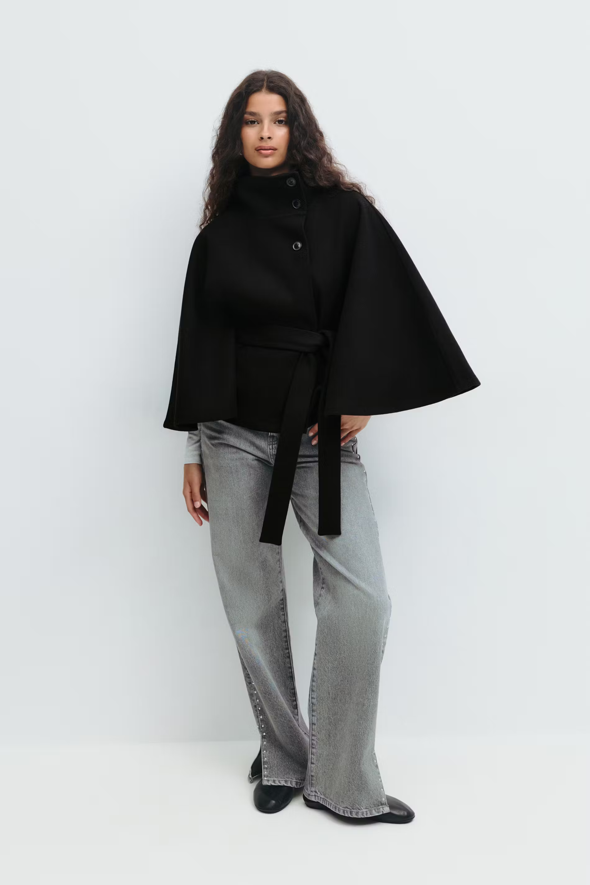 Loreza Cape Damenmantel in Schwarz mit Gürtel
