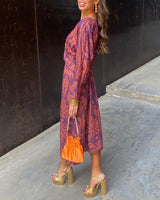 Marivelle Partykleid in Lila mit Paisley-Print und eleganter Silhouette