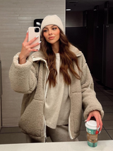 Selfie mit TeddyWrap in Beige, Winteroutfit
