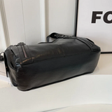 Amber | Stilvolle Schultertasche aus veganem Leder mit Crossbody-Option