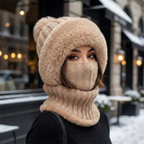 beige Wintermütze mit Kunstfell und integriertem Schlauchschal