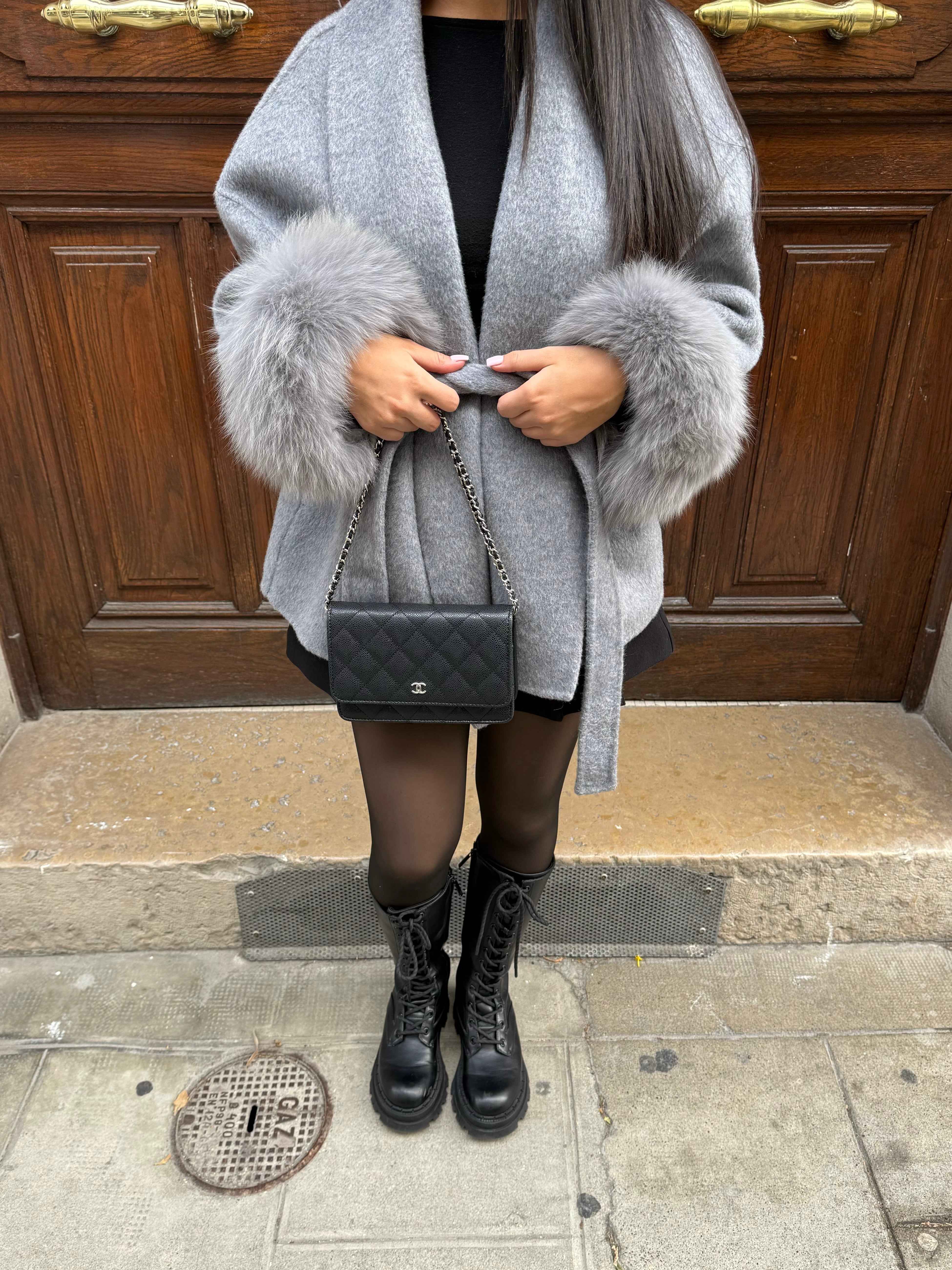 Lana Luxe Coat | Eleganter Damenmantel mit Faux-Fur-Details & Bindegürtel
