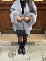 Lana Luxe Coat | Eleganter Damenmantel mit Faux-Fur-Details & Bindegürtel