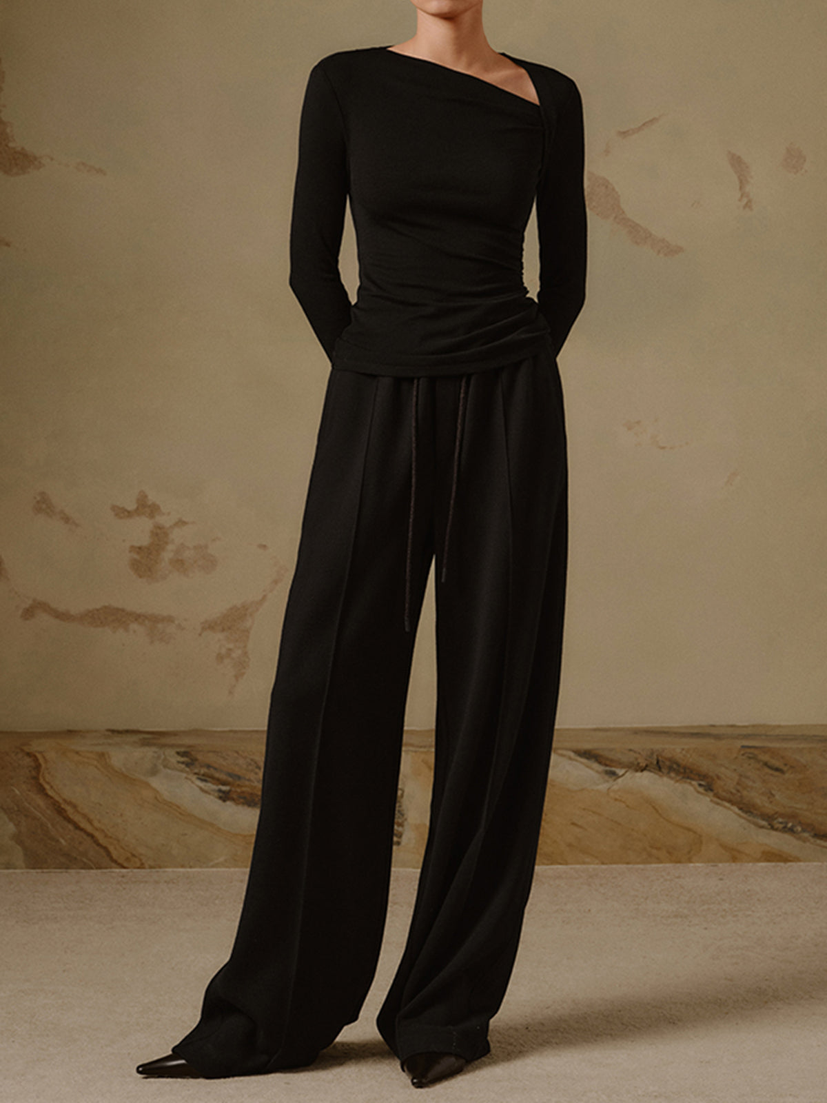 Talaine Elyra Ripp-Strick Top mit asymmetrischem Ausschnitt