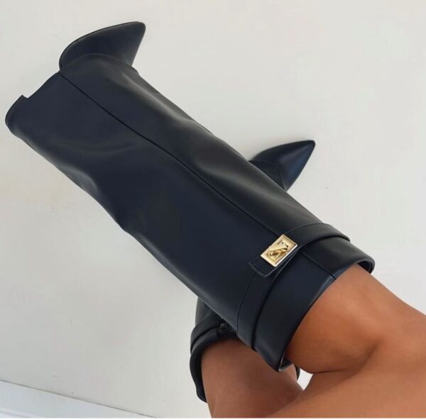 Lily Classic | Kniehohe Stiefel mit Spitzem Zeh & Geradem Schaft