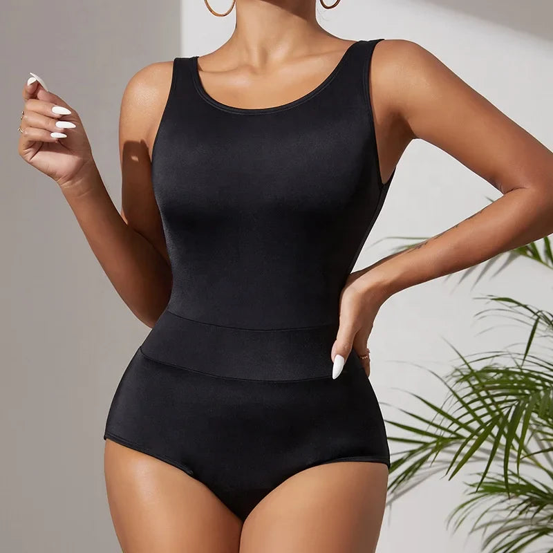 Perioden-Badeanzug Damen Schwarz auslaufsicher – Solvèna von Talaine, elegante Rückenansicht