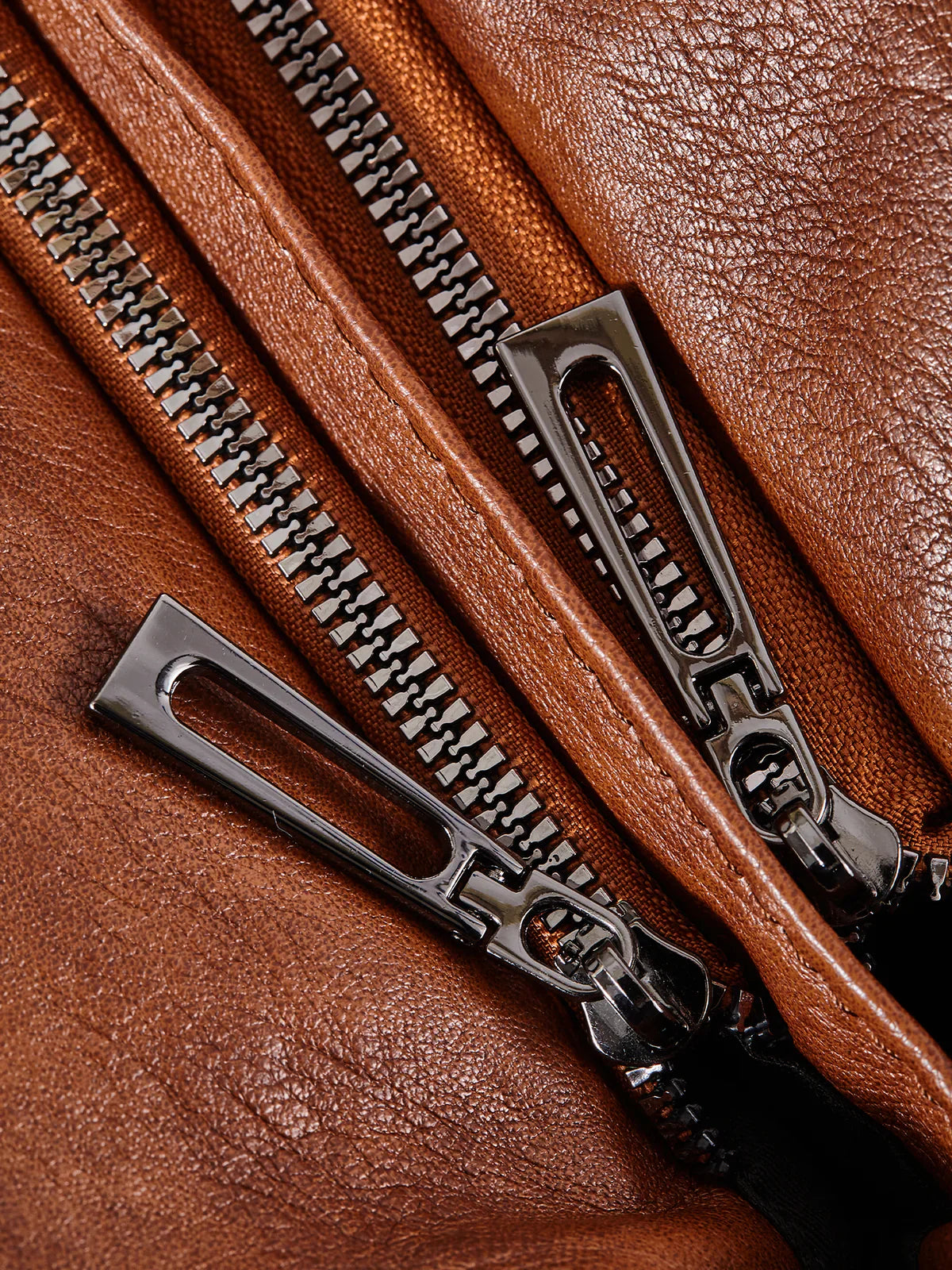 Dakota | Schultertasche aus veganem Leder mit Metallakzenten & praktischer Fächeraufteilung