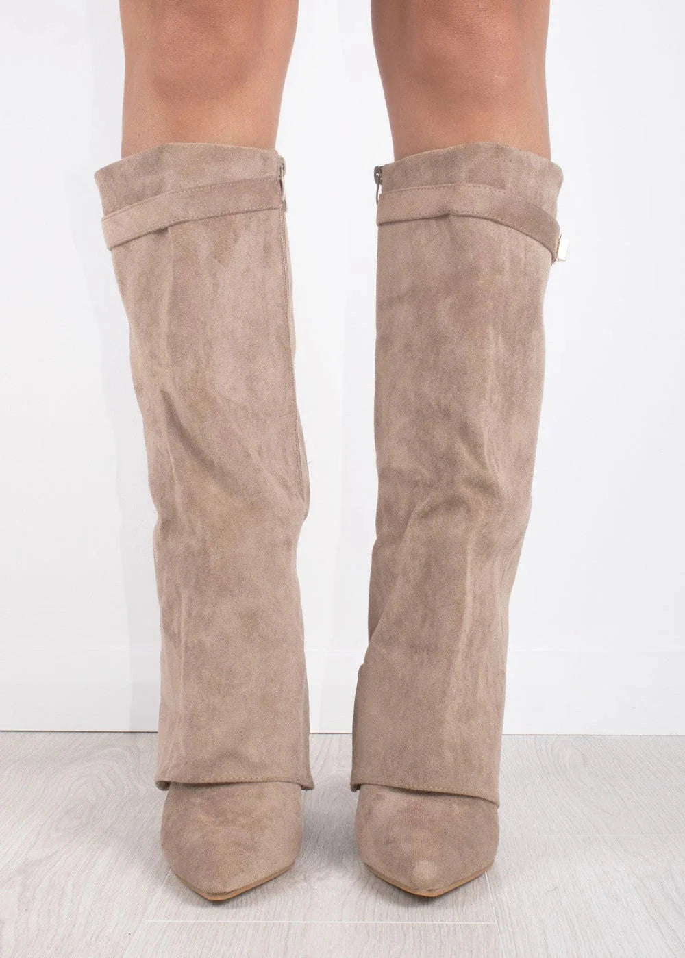Lily Classic | Kniehohe Stiefel mit Spitzem Zeh & Geradem Schaft