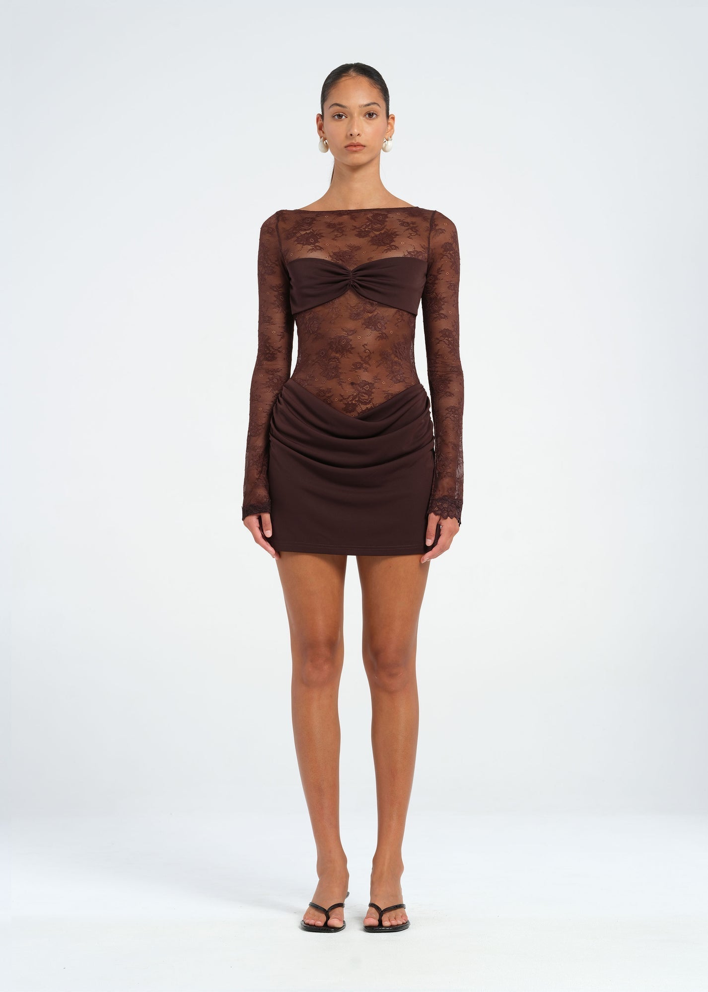 Noctyra Lace Dress | Mini-Kleid aus Spitze mit Offenem Rücken & Langen Ärmeln