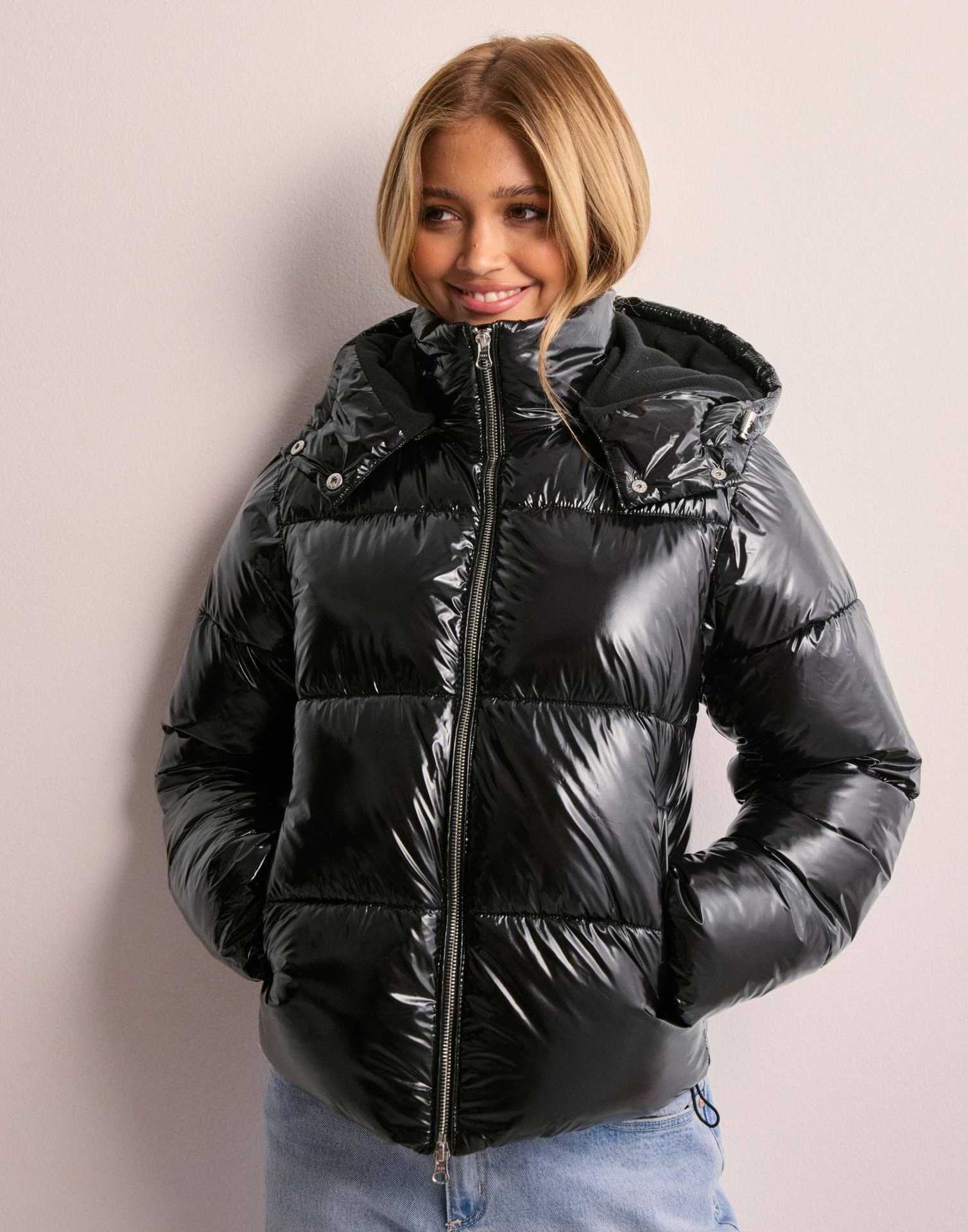 Liorra | Glänzende Damen-Pufferjacke mit Kapuze & warmer Füllung