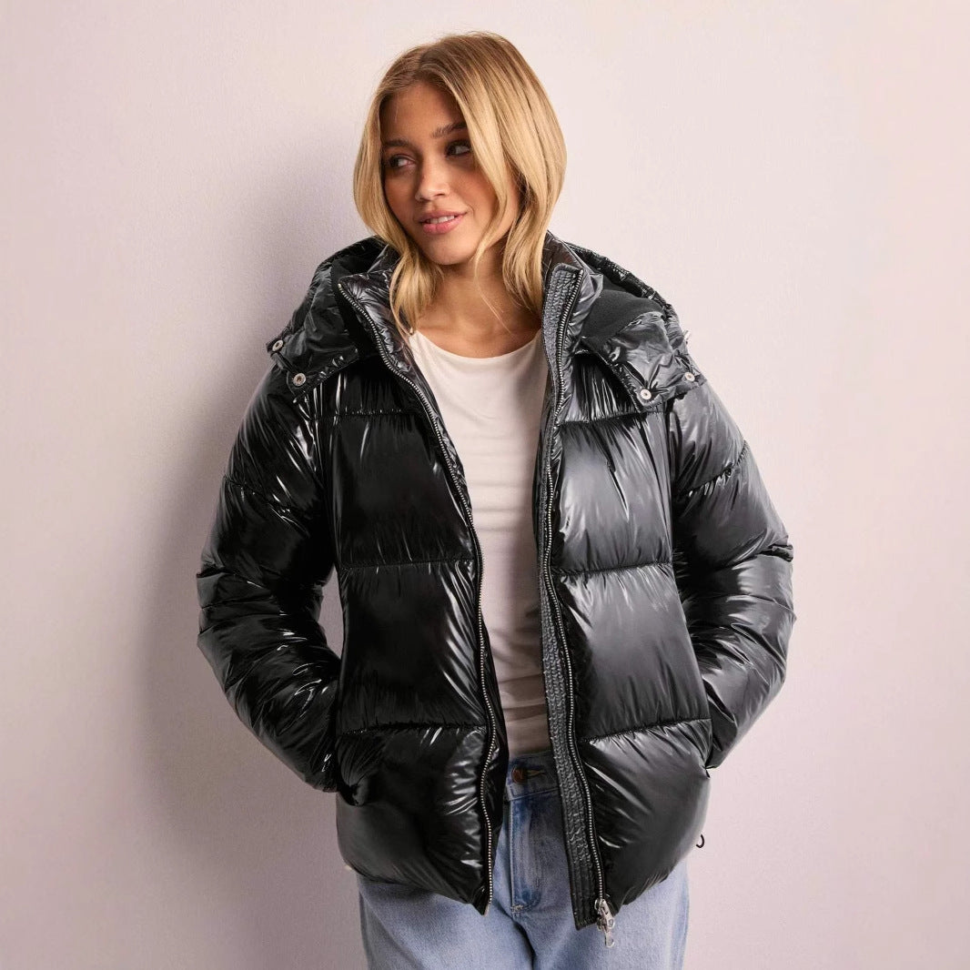 schwarze glänzende pufferjacke für damen rückansicht