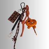 ChocoTwist Charm Brezel Taschenanhänger Detail