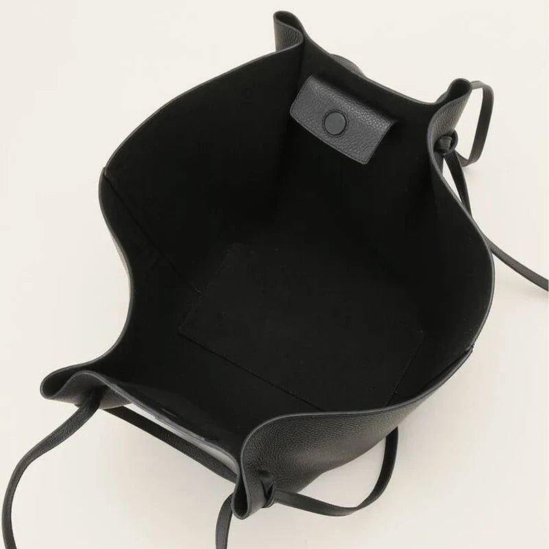 Avoria Tote Bag in Schwarz aus veganem Leder
