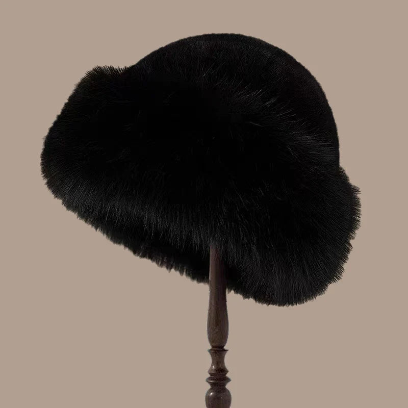 Aurélya Winter Furry Damen Wintermütze schwarz – luxuriöser Winterlook