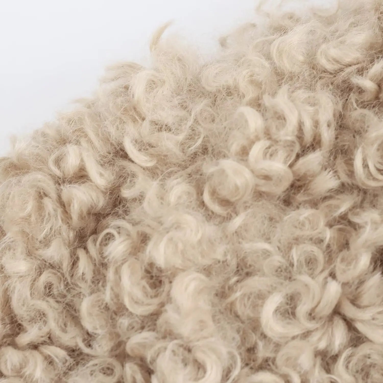 Elavine Teddyjacke | Beige Faux Fur Winterjacke mit Schnallen & Kuschel-Effekt