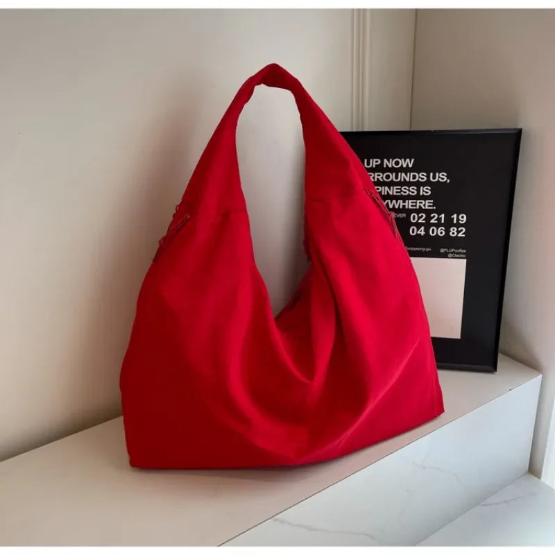 Rote Aether Tote Tasche im minimalistischen Design