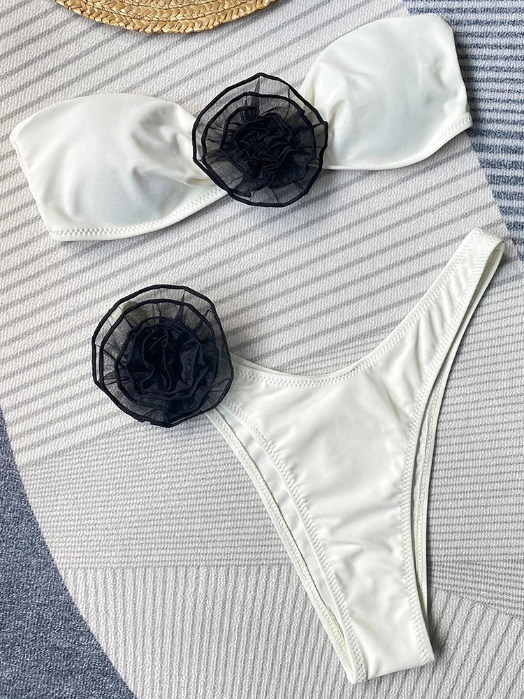 Bikini Damen Weiß/ Schwarz Bandeau – Rosalie von Talaine, schicke Kontrastfarben