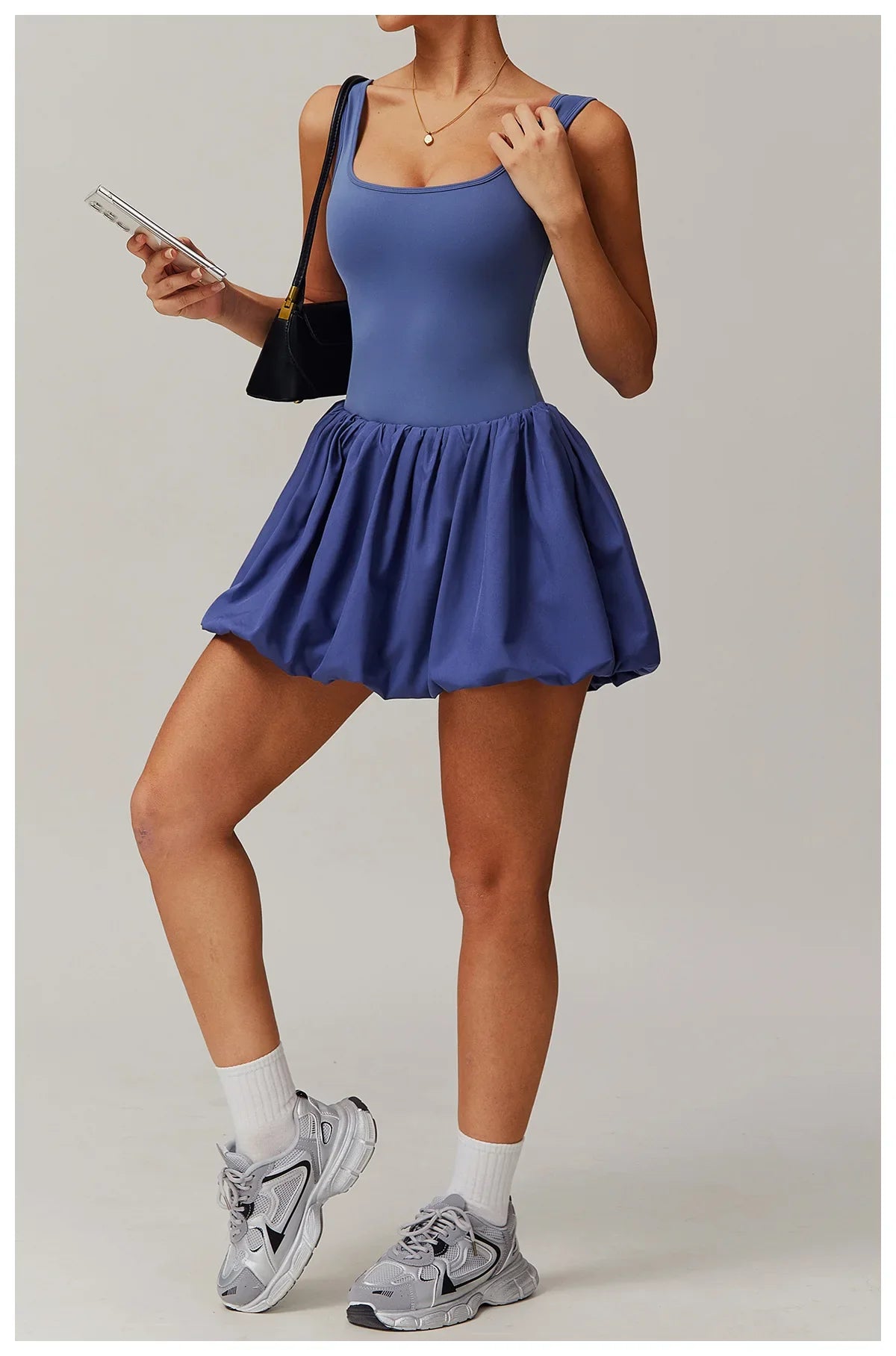 CourtGlow Playsuit | Sportlicher Damen Einteiler mit Rock-Look & Shorts