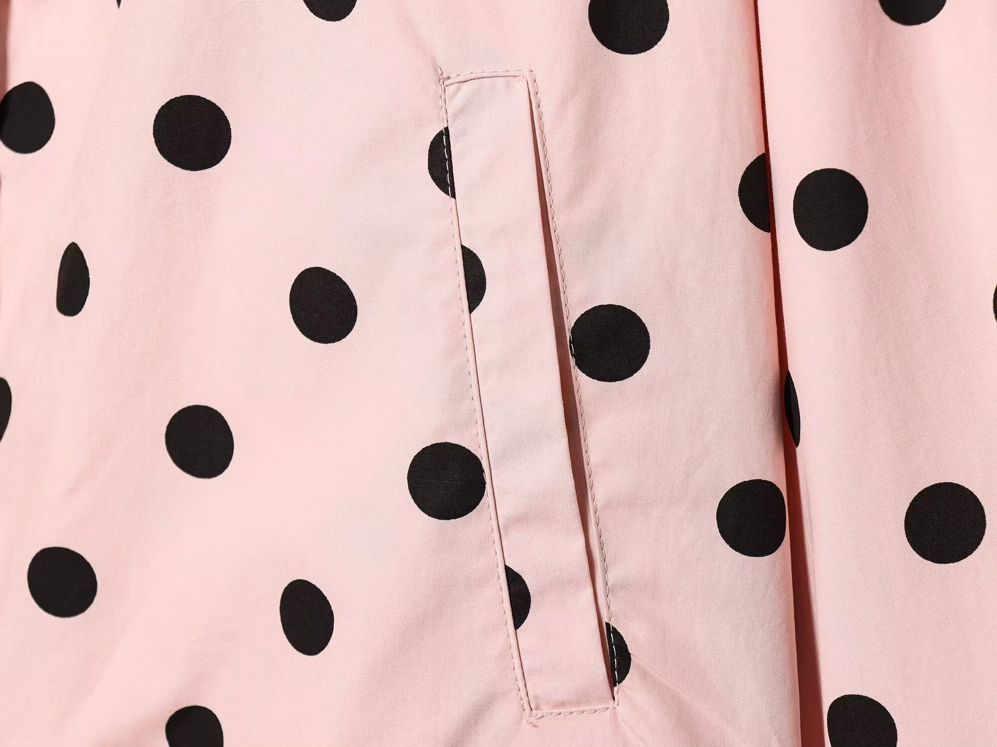 Rosalie Punkte-Jacke Rosa – Detail-Flatlay des Punkte-Musters