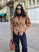 beige vegane Wildlederjacke mit Gürtel und Schulterdetails für Damen