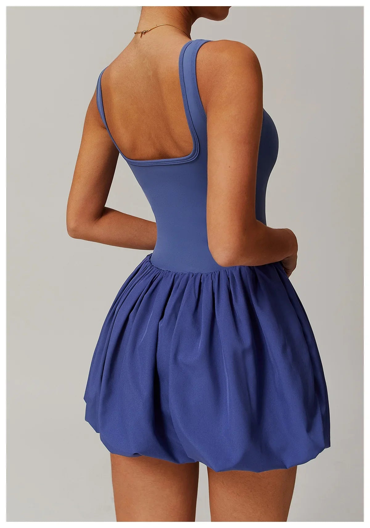 CourtGlow Playsuit | Sportlicher Damen Einteiler mit Rock-Look & Shorts