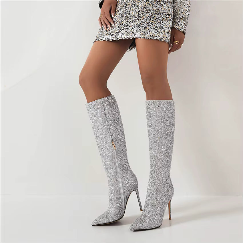 Lunéa Glitz Boots | Kniehohe Glitzerstiefel mit Spitze & Stilettoabsatz