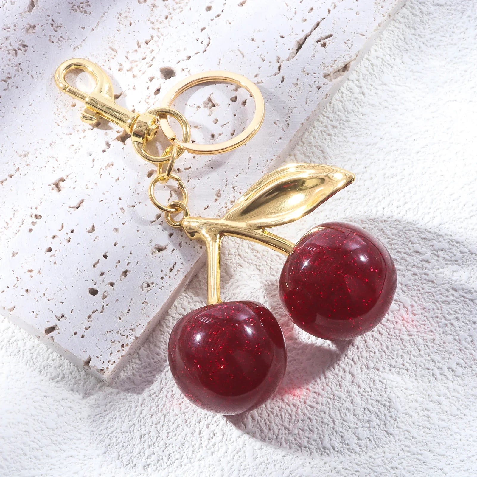 Taschenanhänger Damen Rot im Kirsch-Design – Cherry Chic von Talaine, Vorderansicht