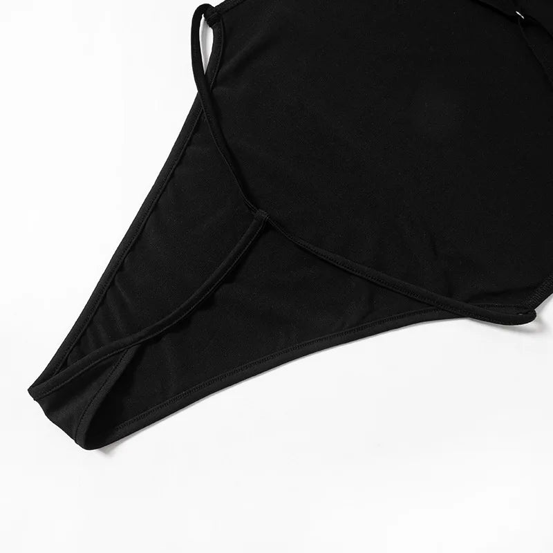 Strappy Bodysuit Damen mit offenem Rücken – NightCharm von Talaine, am Model getragen Rückansicht