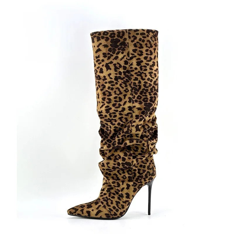 Virella Slouch Boots | Hohe Wildleder-Stiefel mit Faltenoptik & Stilettoabsatz