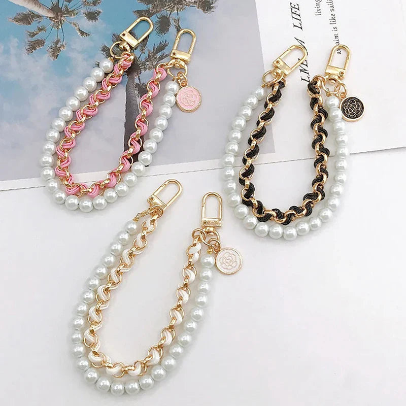 Aurora Pearl Strap Perlen-Taschenanhänger mit Goldkette