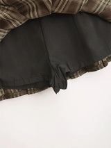 Karierter Faltenrock mit hoher Taille – Detailaufnahme