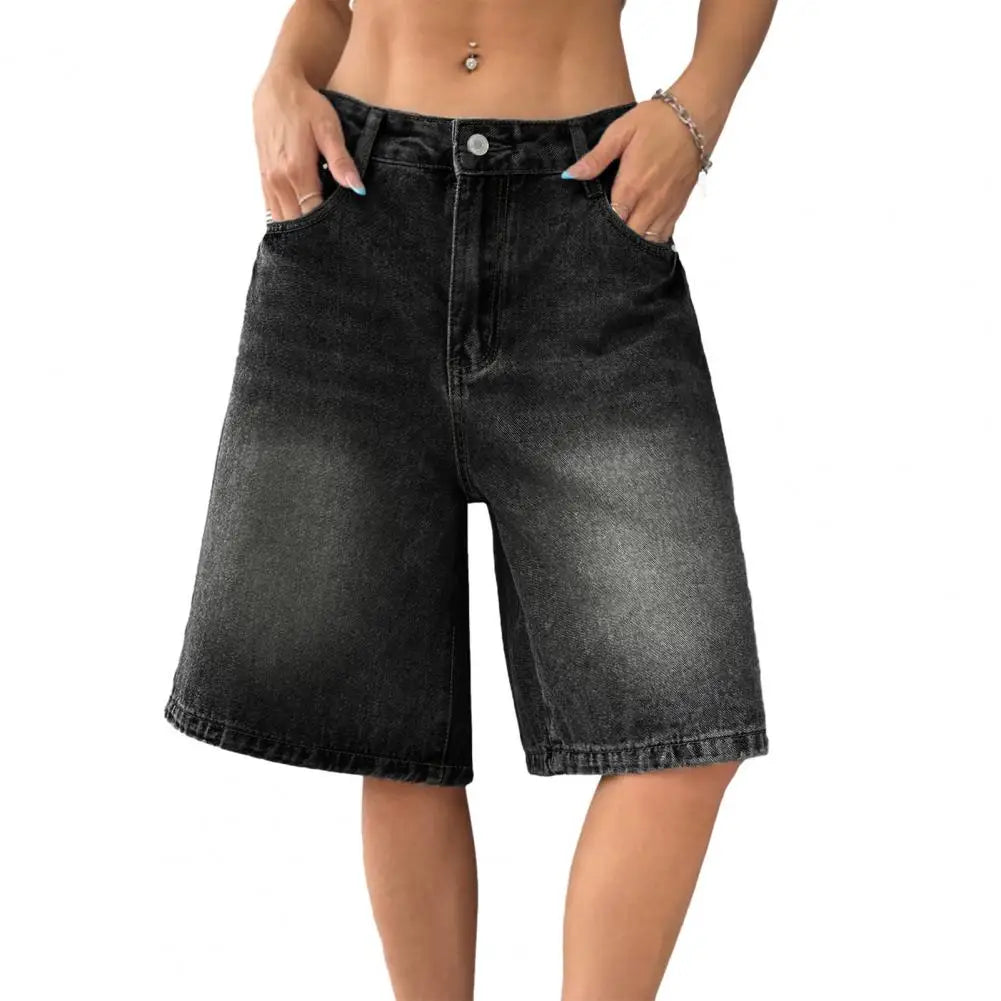 Vayla Denim Bermuda Shorts Hellblau – Studio-Produktfoto der Vintage Wash Denim ohne Modell