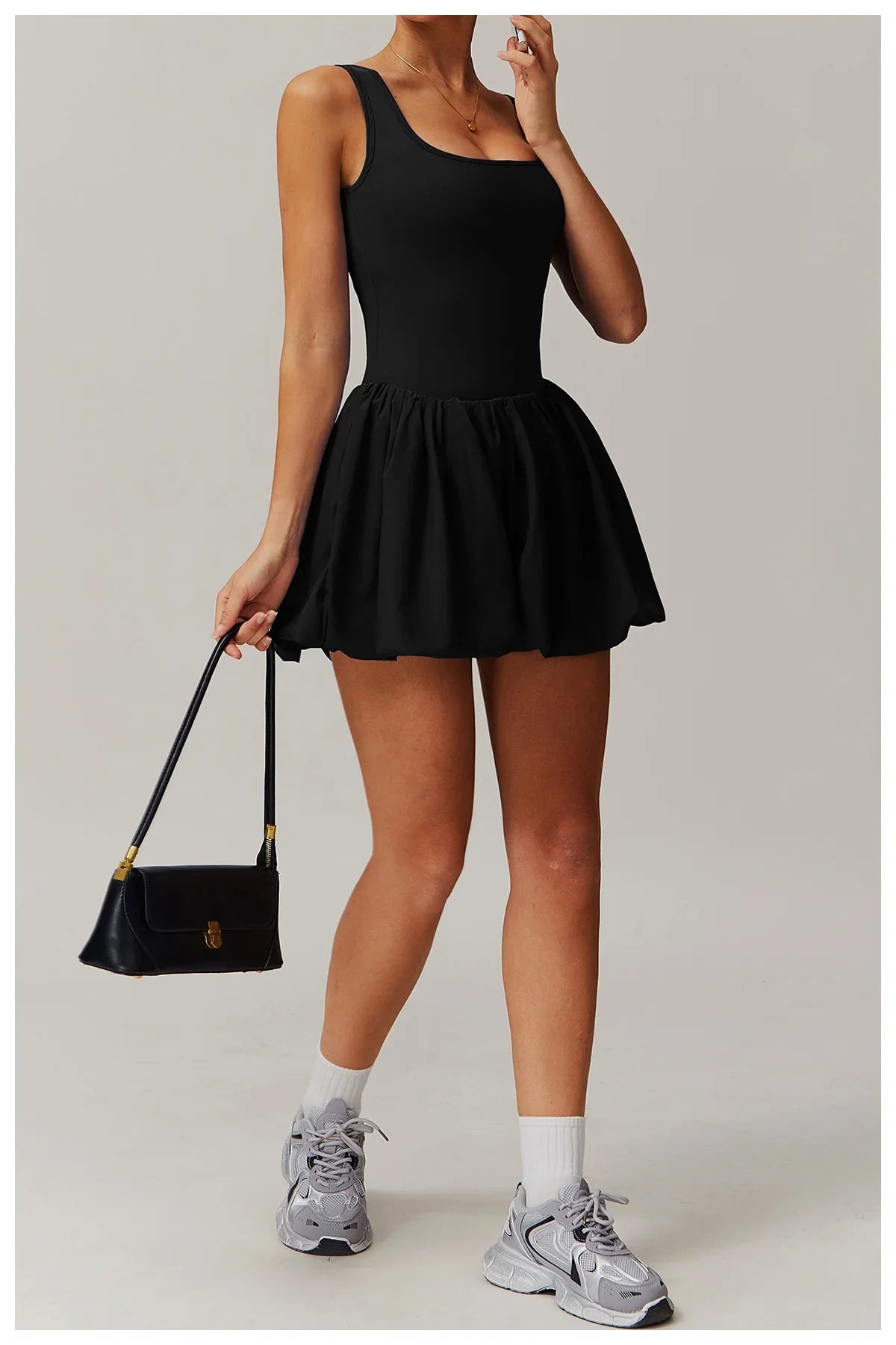 Sportlicher Damen Playsuit in Schwarz, elegant & funktional
