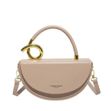 Amara Retro Crossbody Bag taupe-beige, in der Hand getragen
