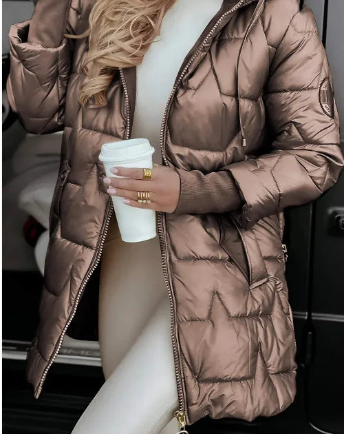 Velmora | Glänzende Steppjacke mit Kapuze & Eleganter Passform