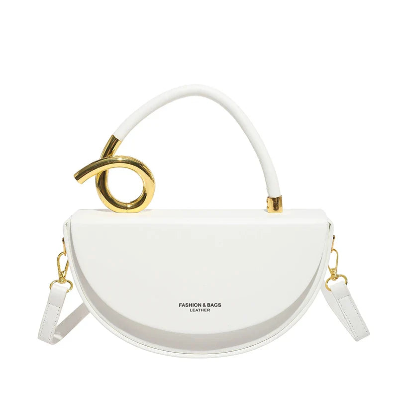 Amara Retro Halbmond Crossbody Bag in Weiß mit goldenen Details

