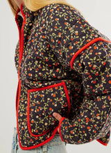 Patch & Puff Damenjacke schwarz rot blumenprint
