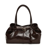 dunkelbraune vegane handtasche damen streetstyle look