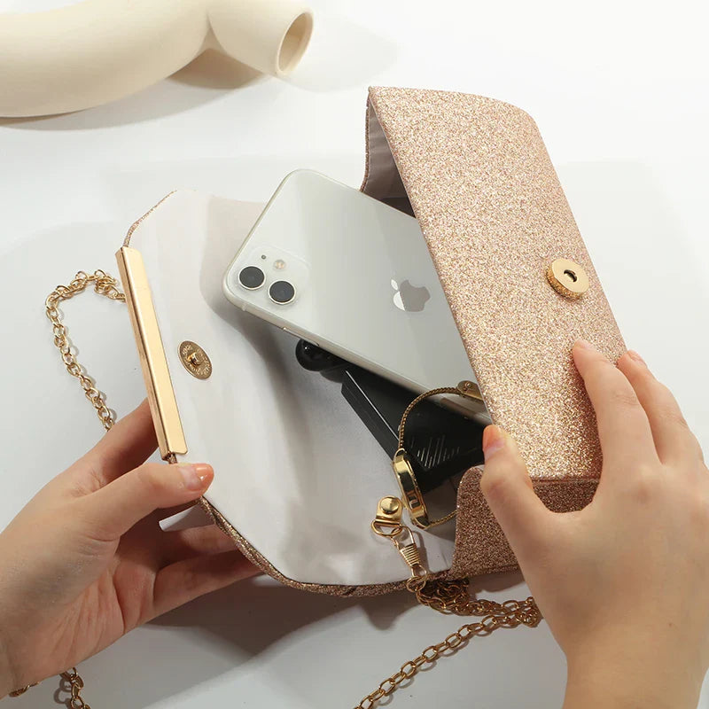 Glitzer-Clutch Damen mit Schulterkette – Aurora Charm von Talaine, Nahaufnahme