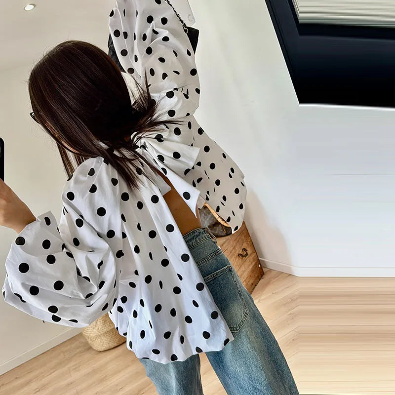 Polka-Dot Bluse Damen mit Puffärmeln und Schleife am Rücken – Elodie von Talaine, Rückansicht