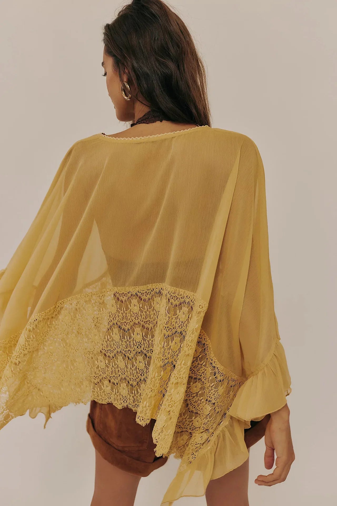 Boho-Chic Bluse Damen mit weiten Ärmeln – Avelora von Talaine, am Model getragen