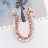 Aurora Pearl Strap mit goldenem Karabiner Nahaufnahme