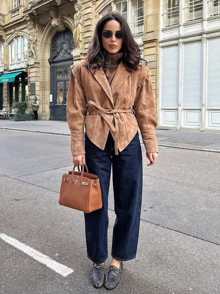 beige vegane Wildlederjacke mit Gürtel und Schulterdetails für Damen