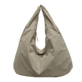 Beige Aether Tote im modernen Raum